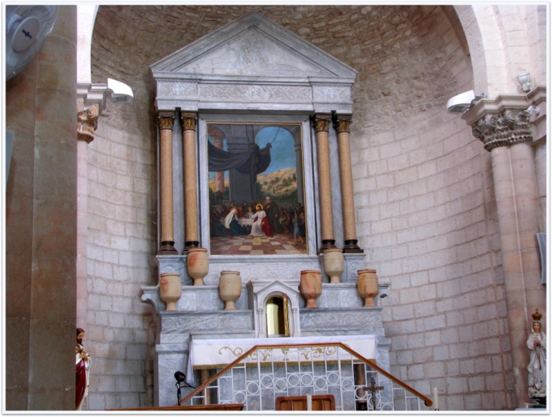 Ołtarz w kościele Cudu w Kanie Galilejskiej
